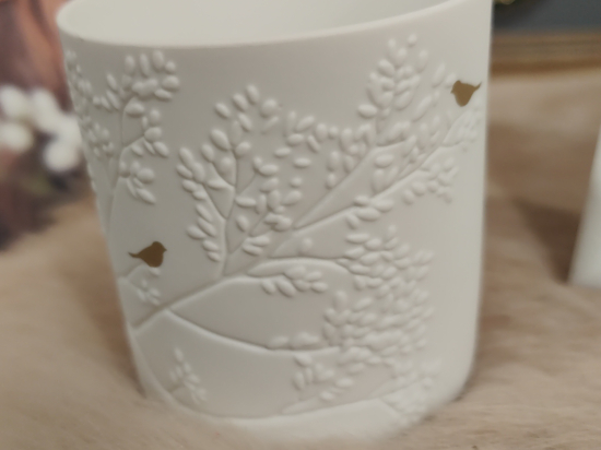 PORCELAIN LIGHT GOLDEN BIRD