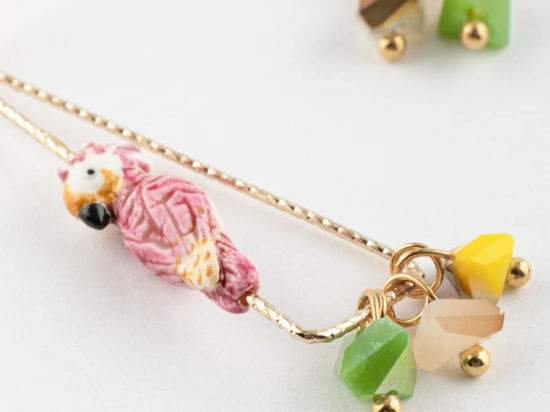 PINK COCKATOO WITH MULITCOLOR BEADS TRIANGLE EARRINGS / Boucles d'oreilles triangles cacatoès & perles