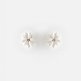 MINI WHITE DAISY EARRINGS